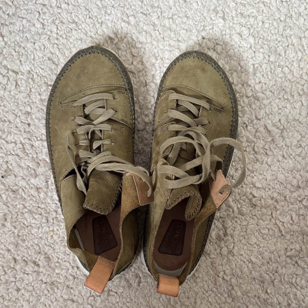 Clarks Men's Khaki Lace-Up Sneakers